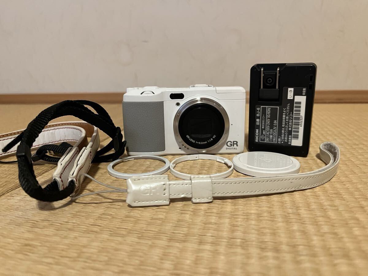 ジャンク品 #4093 RICOH GR DIGITAL IV ホワイト リコー デジタルカメラ コンパクトデジタルカメラ コンデジ デジカメ 拍卖