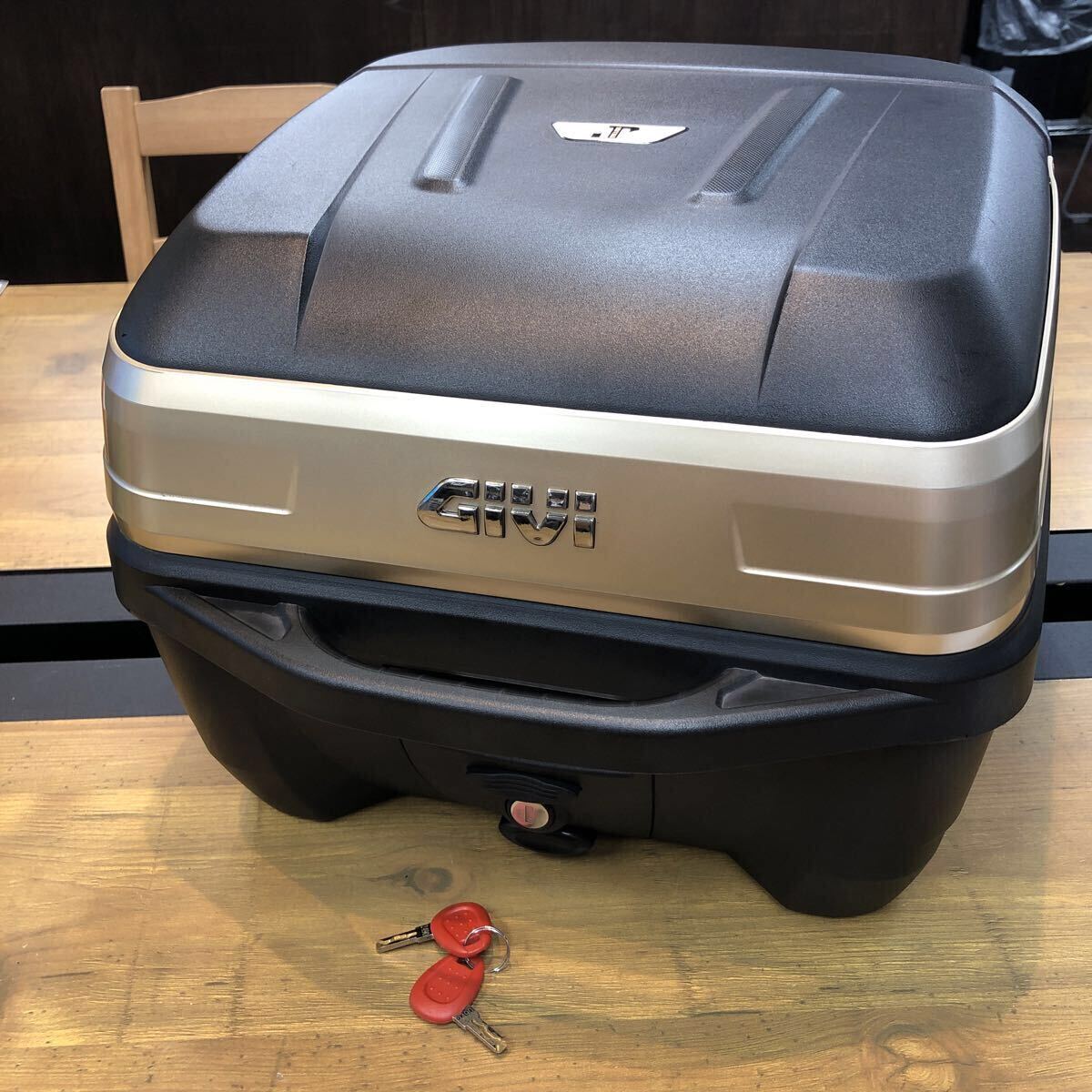 *ツーリングセロー250 外し GIVI トップケース拍卖