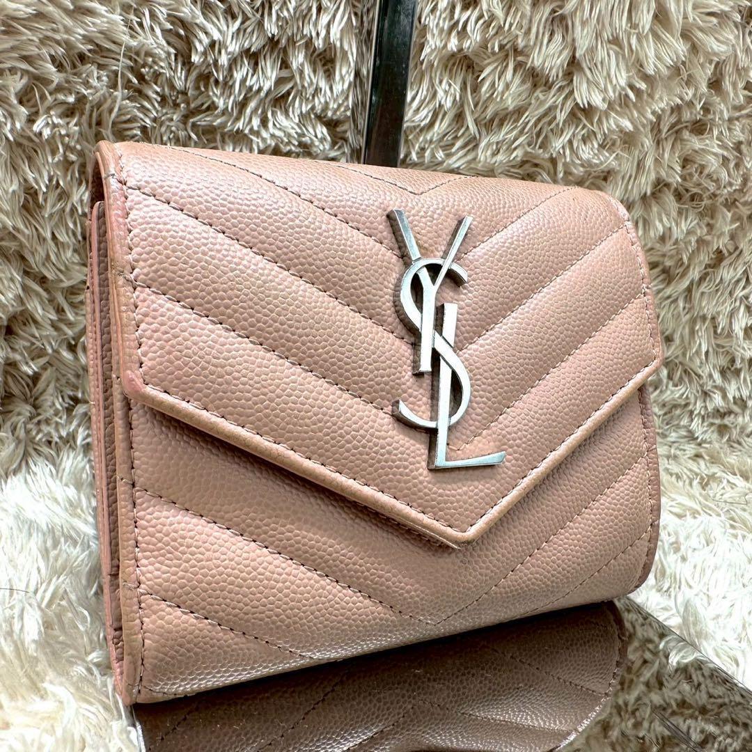 【美品】Yves Saint Laurent イヴサンローラン 三つ折り財布 ピンクベージュ Vステッチ キャビアスキン YSL シルバーロゴ レディース拍卖