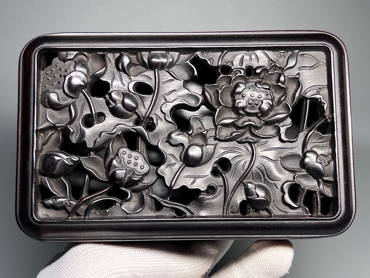 木製 小物入れ 紫檀 硯箱 蓮華 透彫 極細工 文房具 中国美術 香合 香炉拍卖