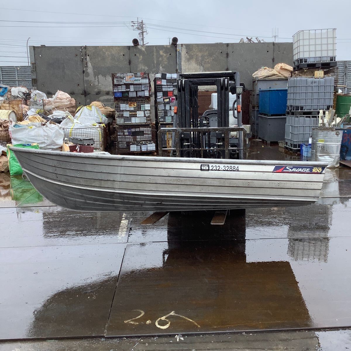 アルミボート SAVAGE100 重量70kg軽い大人2人手持ち運搬可能中古品現状渡し品です。(最大乗船3人)配送不可の為引き取りお客様限定です。拍卖