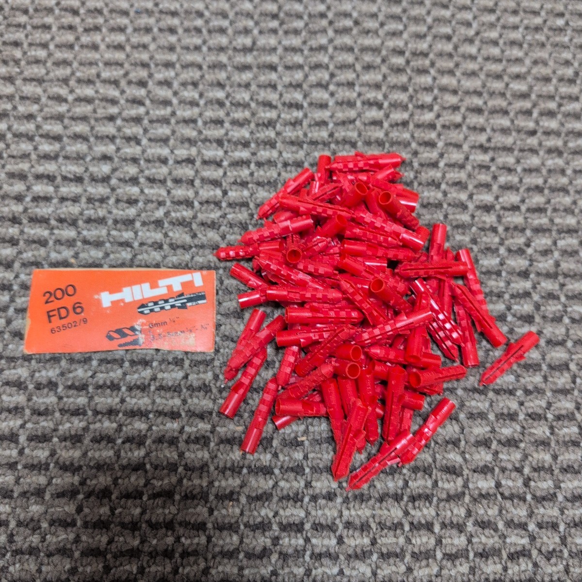 ジャンク品/長期保管品/HILTI/ヒルティ/FD6/プラグアンカー/カールプラグ/コンクリート用/ドリル径6mm/ネジ径3.5~5mm/1P100本入り拍卖