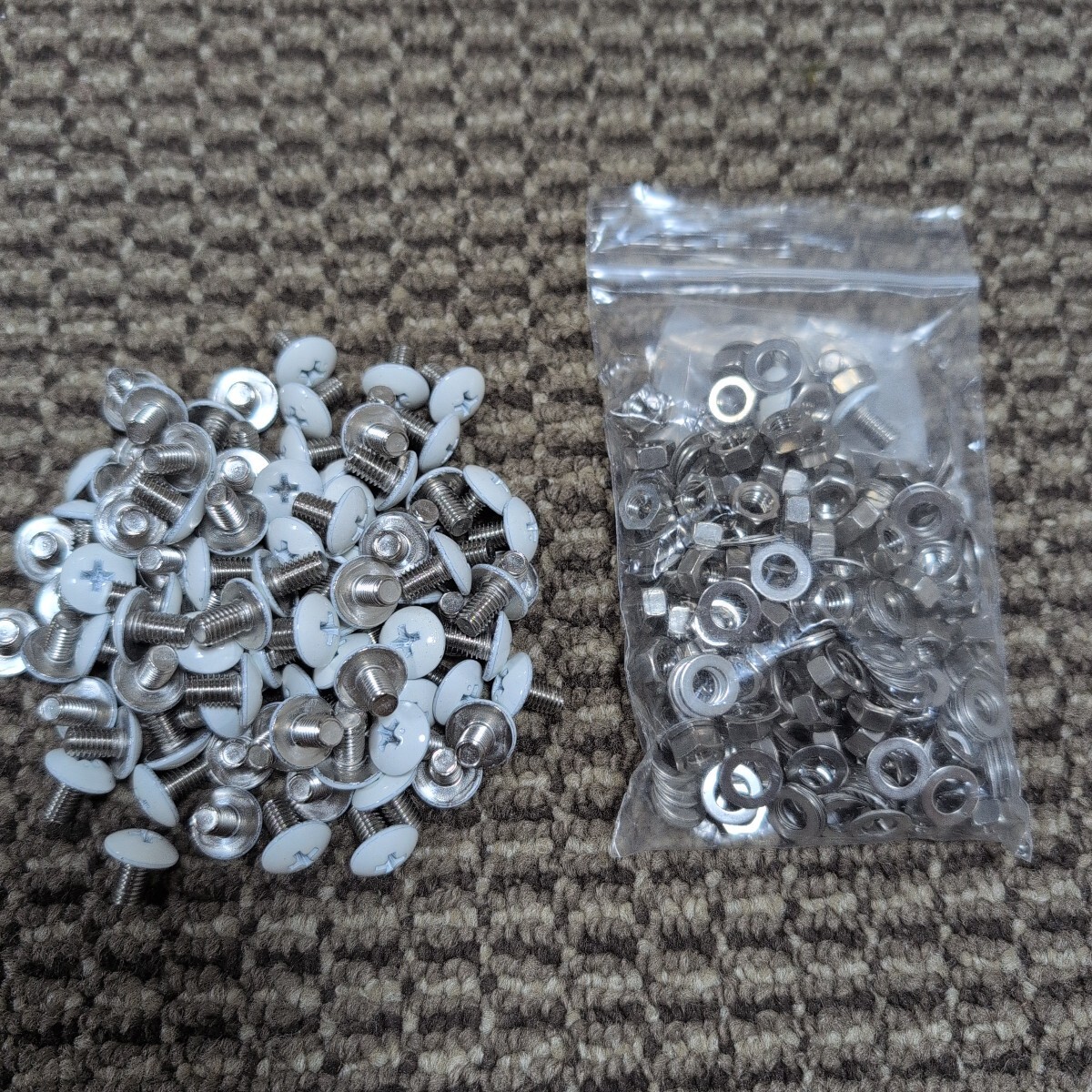 ジャンク品/長期保管品/メーカー不明/ステンレス/小ネジISO/トラスM5×8mm/ホワイト/頭径約11mm/ナットワッシャ付き/1P100本入り拍卖
