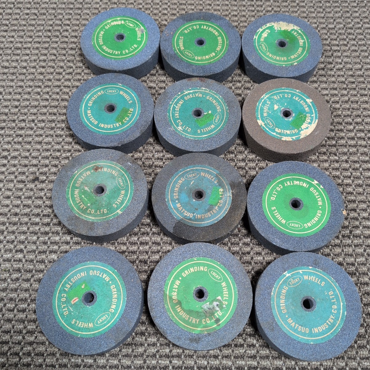 ジャンク品/長期保管品/MATSUO/LUCKY/研磨/研磨砥石/品番不明/直径102mm/穴径9.5mm/厚さ25mm/12枚セット/粒度、材質不明拍卖