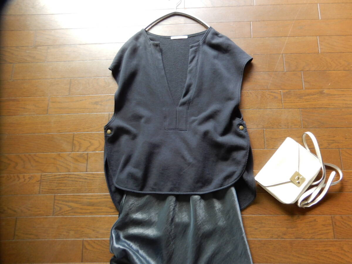 【LADY LUCK LUCA/ルカ】大人可愛い深Vネックゆったりスウェットベスト 黒 日本製拍卖