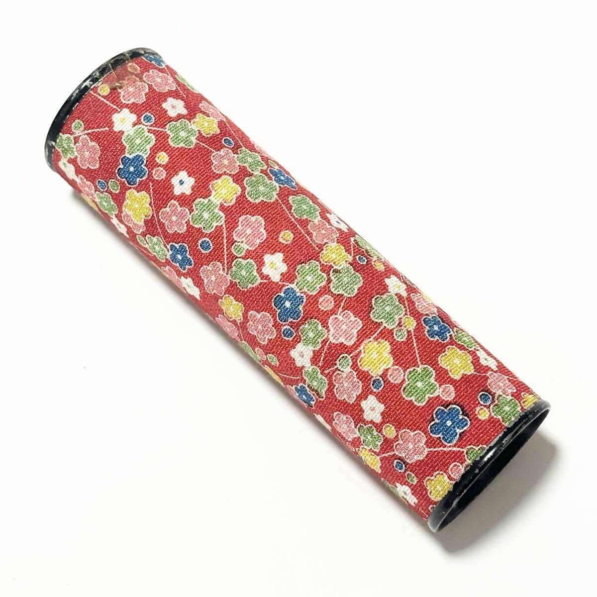 ちりめん和布 和柄 万華鏡 カレイドスコープ 赤 伝統玩具 丸筒 花柄 レトロ 縮緬 梅柄 視覚玩具拍卖