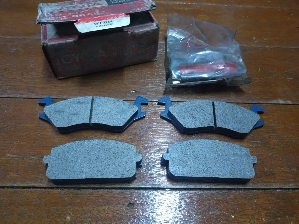 トヨタ☆旧カローラ TE/AE70・71系? ブレーキパッド 当時物未使用デッド出現品拍卖