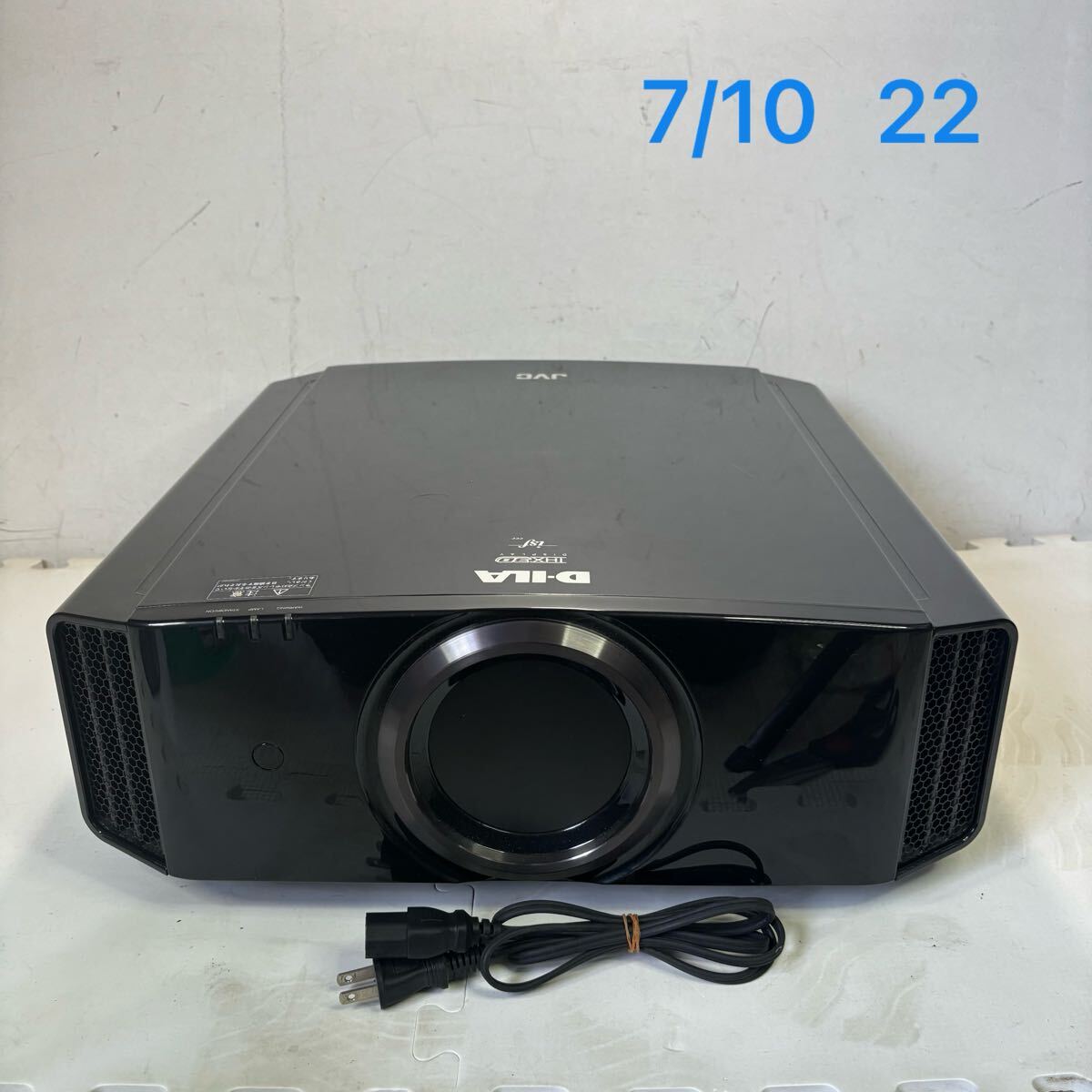 JVC DLA-X700R D-ILA プロジェクター 通電のみ 本体のみ拍卖