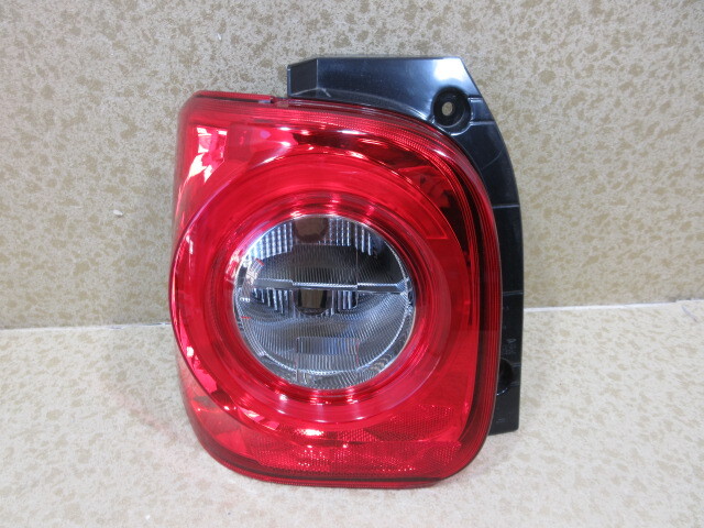 良品 ダイハツ ムーヴ キャンバス LA850S/LA860S 純正 左 テール ランプ 81561-B2470拍卖