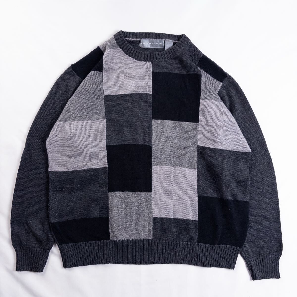 US Vintage 90s OSAR DE LA RENTA コットン55% アクリル45% ブロック チェック モノトーン アート グレー 総柄 デザインニット拍卖