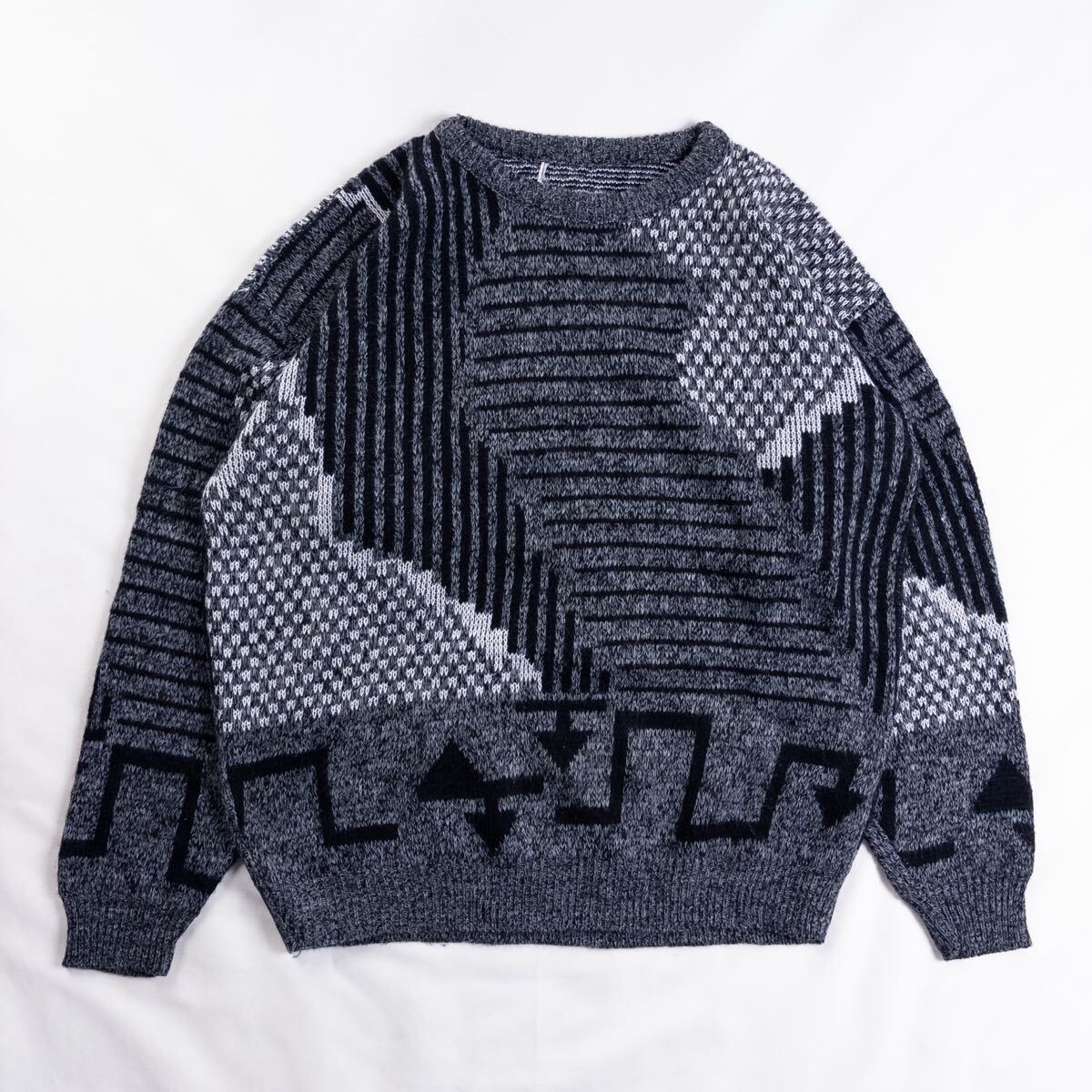 US Vintage 90s Unknown アクリル モノトーン 幾何学模様 クレイジーパターン アート 総柄 デザインニット拍卖