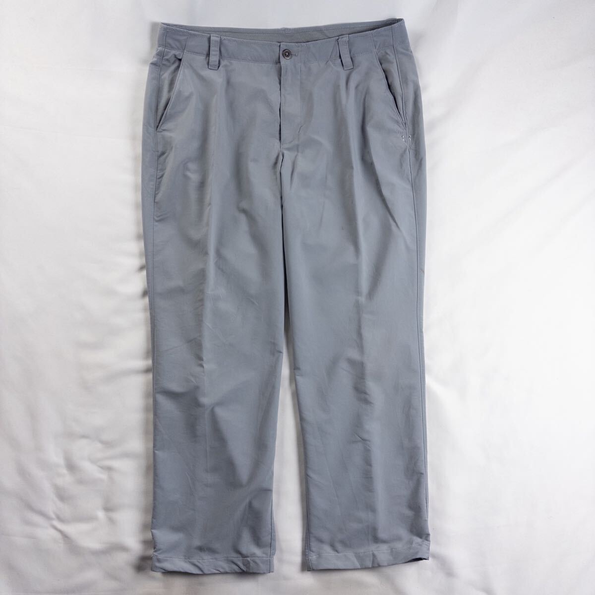 US Vintage UNDER ARMOUR アンダーアーマー ストレッチ ノータック 刺繍 ロゴ スポーツ ライトグレー ワイド スラックス トラウザーズ拍卖