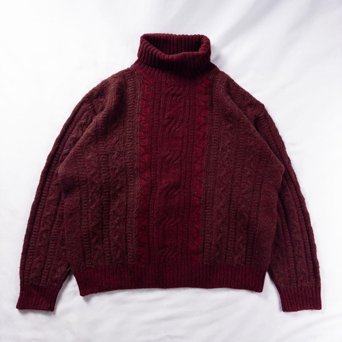 Euro Vintage 90s GIO FERRARI ウール アクリル タートルネック 立体 3D ケーブル 縄編み 幾何学模様 民族 単色 臙脂 ボルドー 総柄ニット拍卖