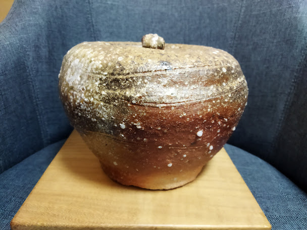 小川青峰 水指 信楽焼 普門窯 青峰造 在銘 花押 書付箱 共箱 共布 茶道具 通産大臣賞 ヴィンテージ コレクション 希少拍卖