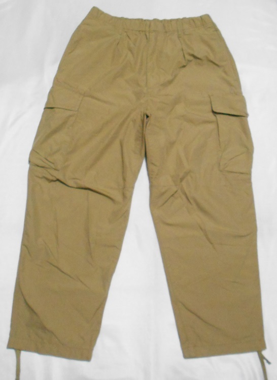 ユニクロ ユー ワイドフィットパラシュート カーゴパンツ 腰リブ カーキ ベージュ M(W76~W84)拍卖