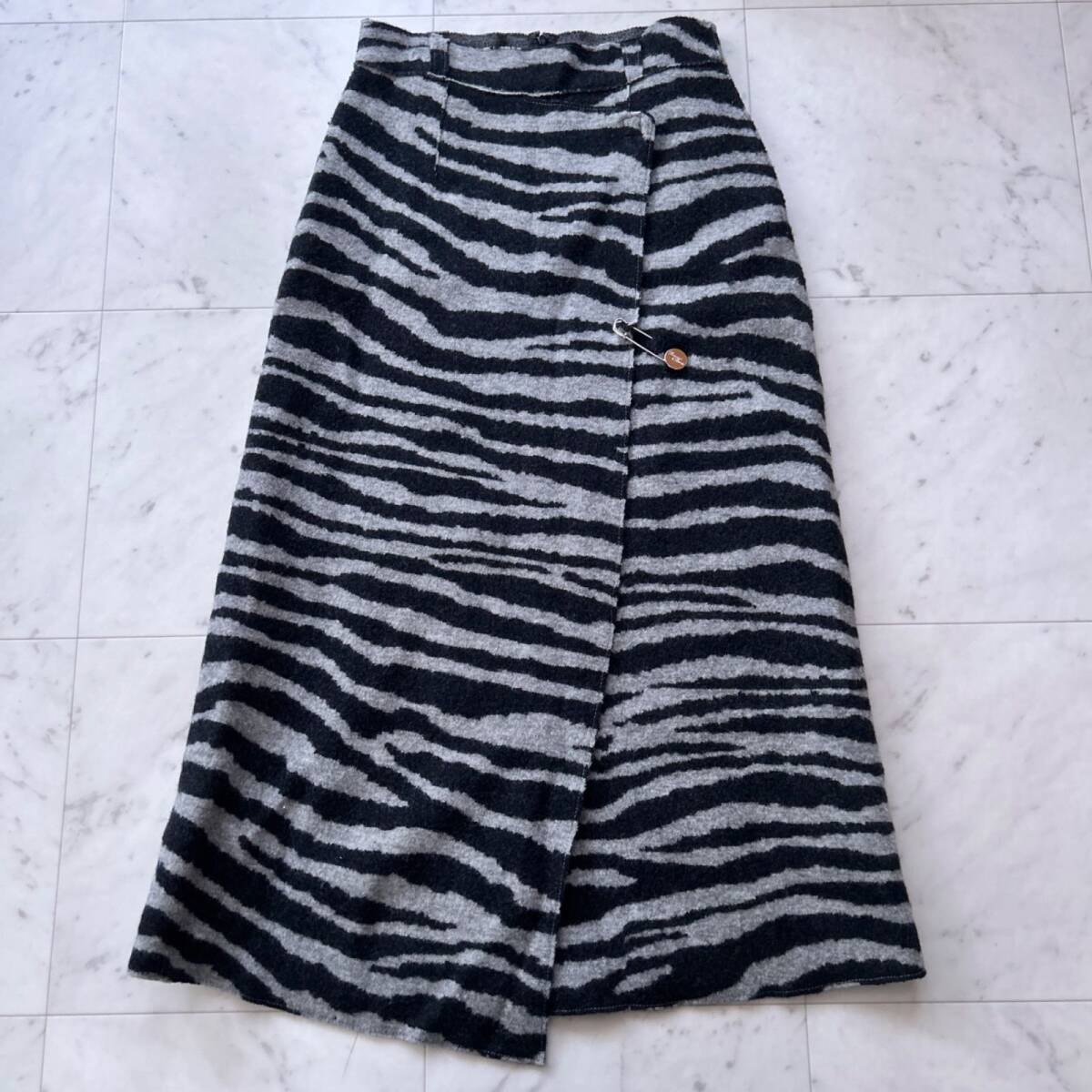 VALENZA SPORTS バレンザスポーツ バレンザポー ゼブラ柄 ウール ロングスカート 40 ロゴ入りピン付き拍卖
