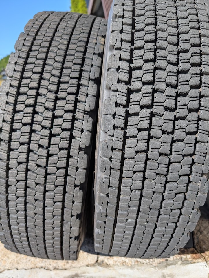 225/80R17.5 ブリヂストン W900 2024年製 2本 バリ山 スタッドレスタイヤ 生タイヤ BS 冬タイヤ 4トン 225/80/17.5 123/122L拍卖