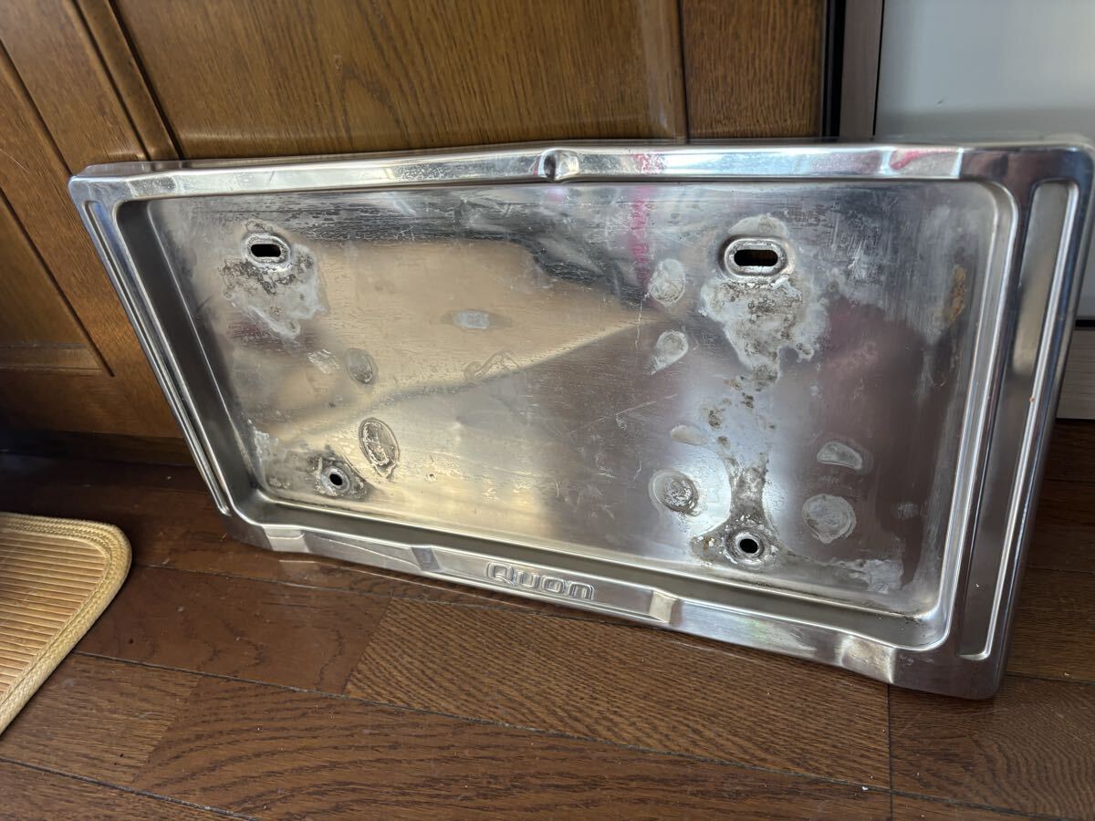 凹みあり QUON UDトラックス クオン 純正 ステンレス ナンバープレートリム ナンバー枠 拍卖