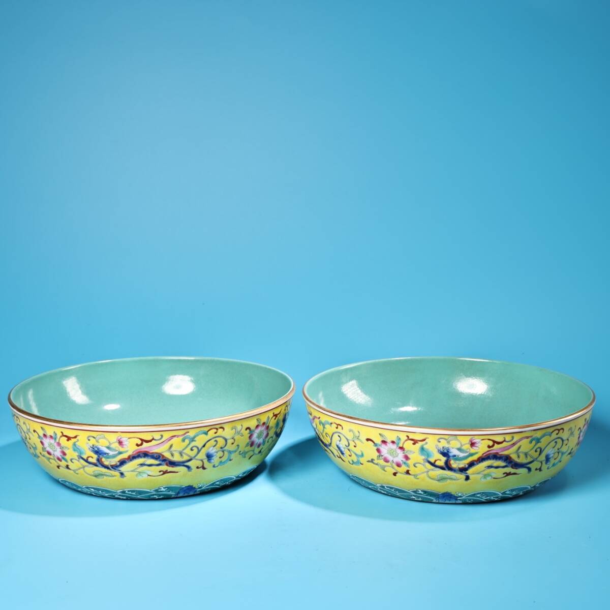 PTA#0346【3.1】中国骨董 人間国宝 磁器【珍品旧蔵手画琺瑯粉彩磁器皿碗一対です】工芸品 施釉陶 青花磁 陶芸 精美彫 置物 收藏品 拍卖