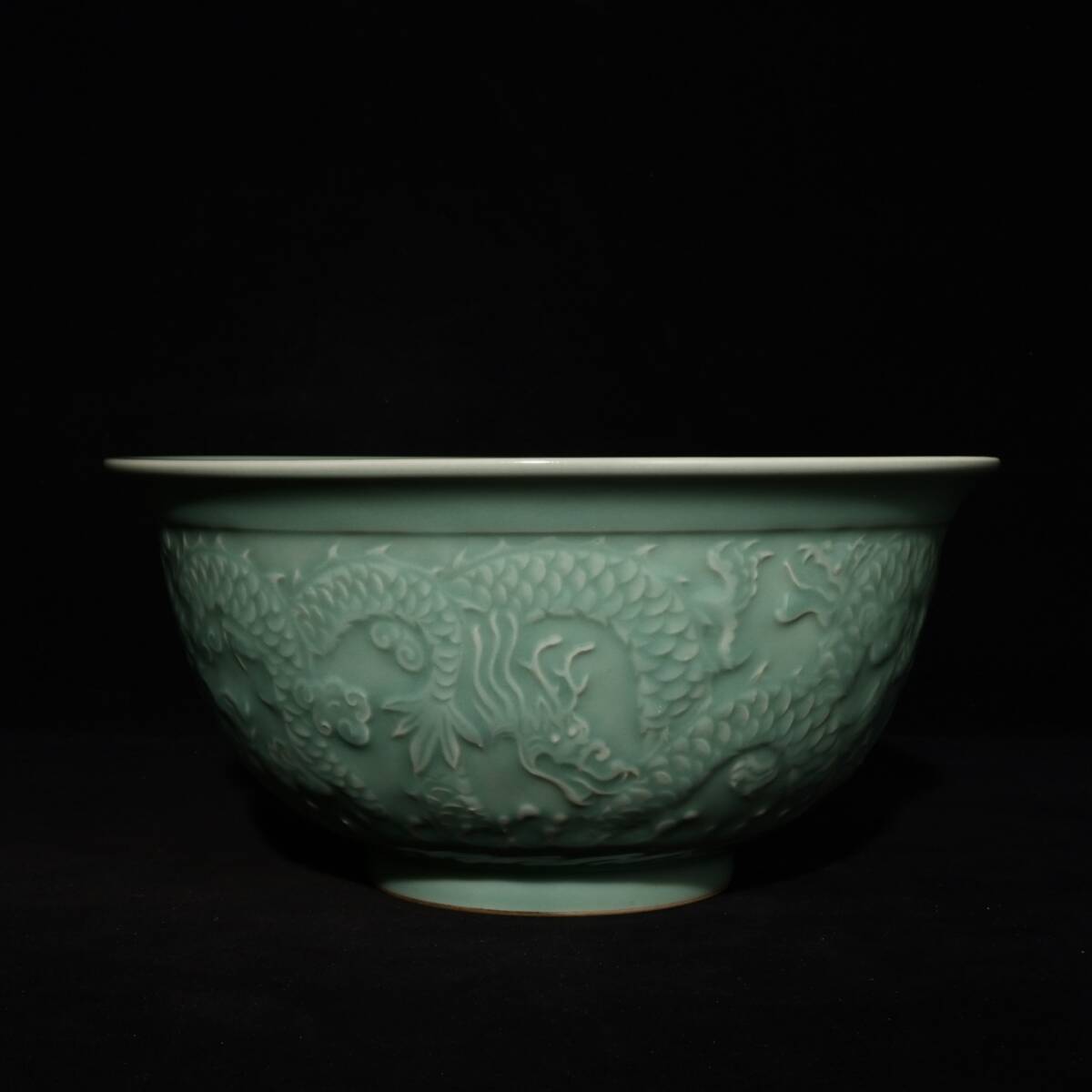 PTA#0830【3.1】中国骨董 人間国宝 磁器【宋龍泉窯彫刻龍紋碗です】工芸品 施釉陶 青花磁 陶芸 精美彫 置物 收藏品 拍卖