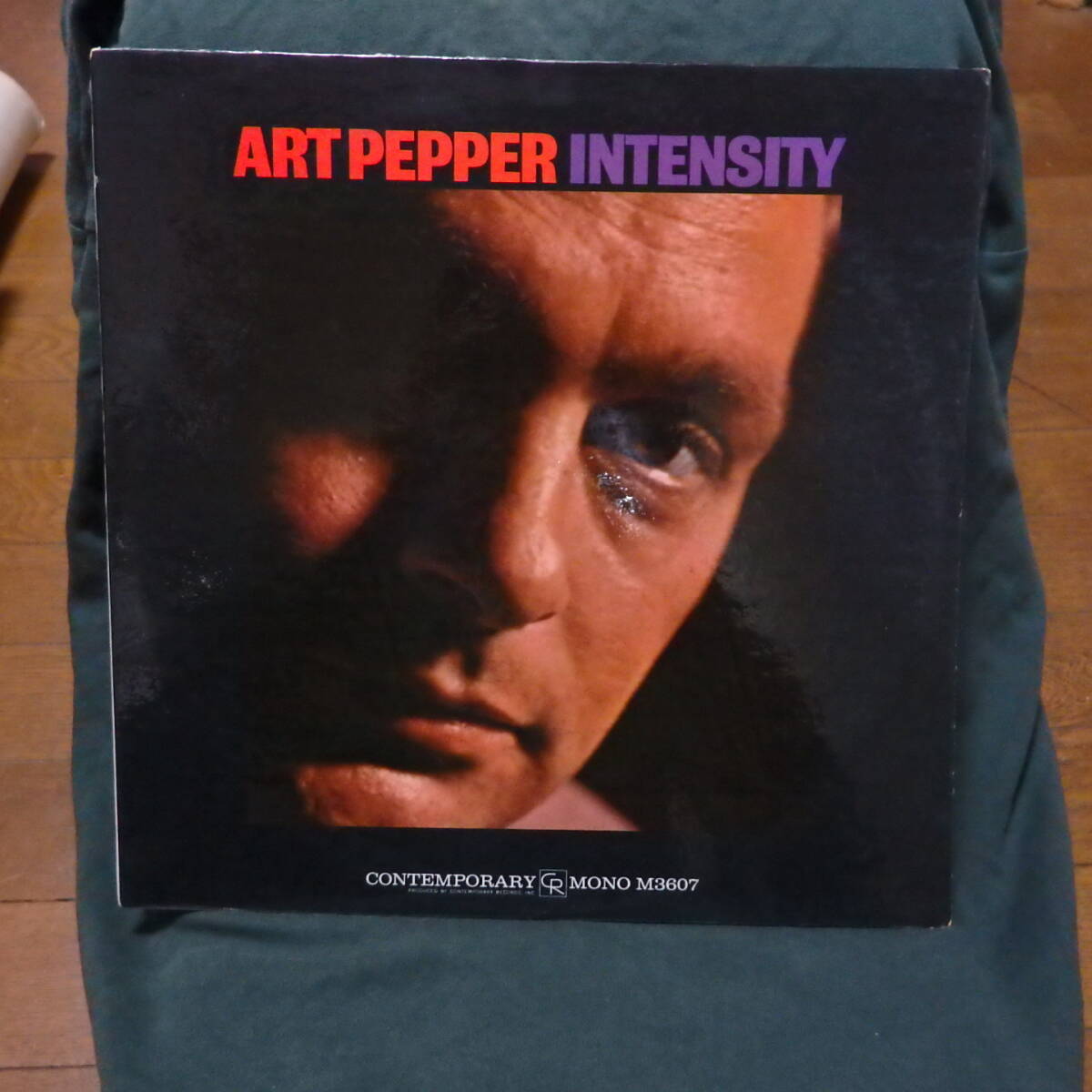 ☆☆美盤!!★オリジナル盤!★溝有り!重量盤!☆ART PEPPER / INTENSITY / アートペッパー /CONTEMPORARY★MONO盤☆M3607★☆☆匿名配送拍卖