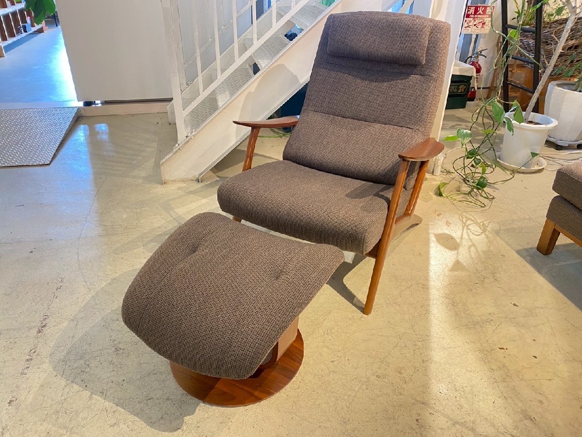 注)送料購入後追加 美品 karimoku カリモク家具 高級 WU60 オットマン付き RU0251 長椅子 モダン 1人掛けソファ 中古品 直接引き取り大歓迎拍卖