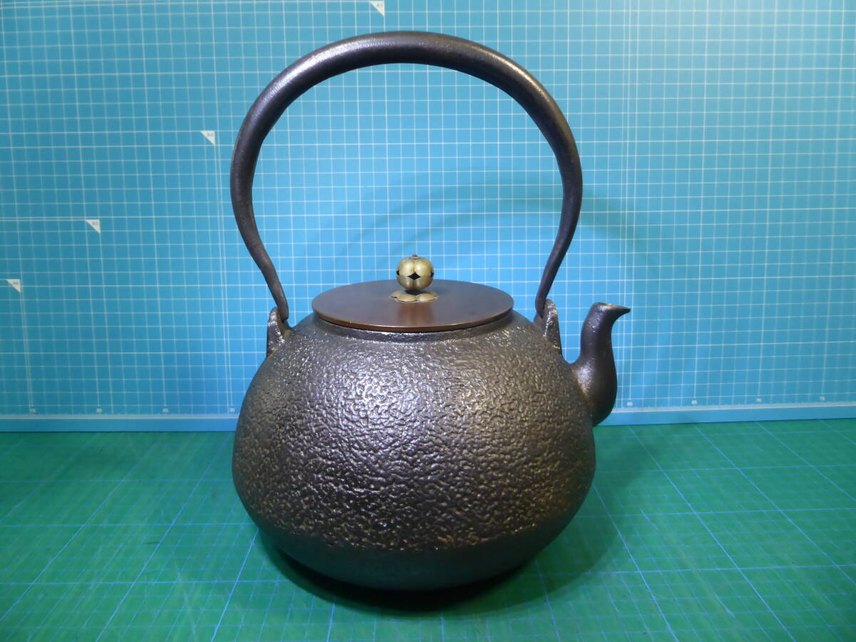 565「龍文堂造」京鉄瓶 満水2600mL 重さ2262g 水漏れ無し 同梱不可拍卖