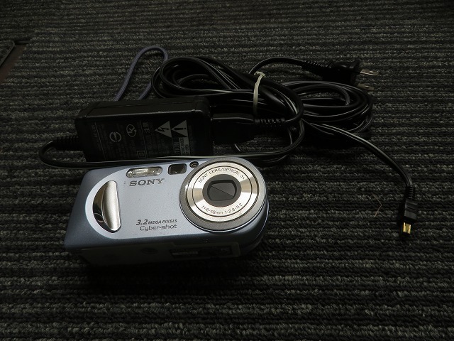 C☆SONY ソニー DSC-P8 デジカメ DIGITAL STILL CAMERA cyber shot充電器付 ◎通電OK ◎簡易動作確認のみ拍卖