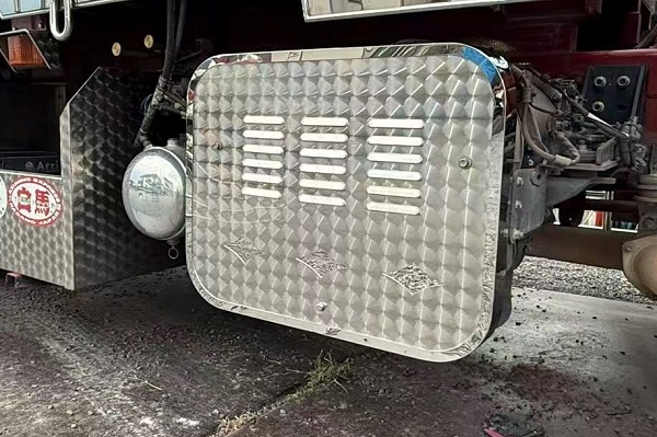 ルーバー菱抜き ウロコ&鏡面●新品⇒17&07プロフィア用 マフラー カバー 冷凍車以外 ステンレス 鏡面 デコトラ:M2ウロコ拍卖