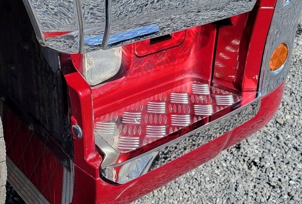 ●新品⇒日野 17プロフィア用 鏡面&アルミ縞板ステップ 一番下 ステンレス デコトラ:ST-2拍卖