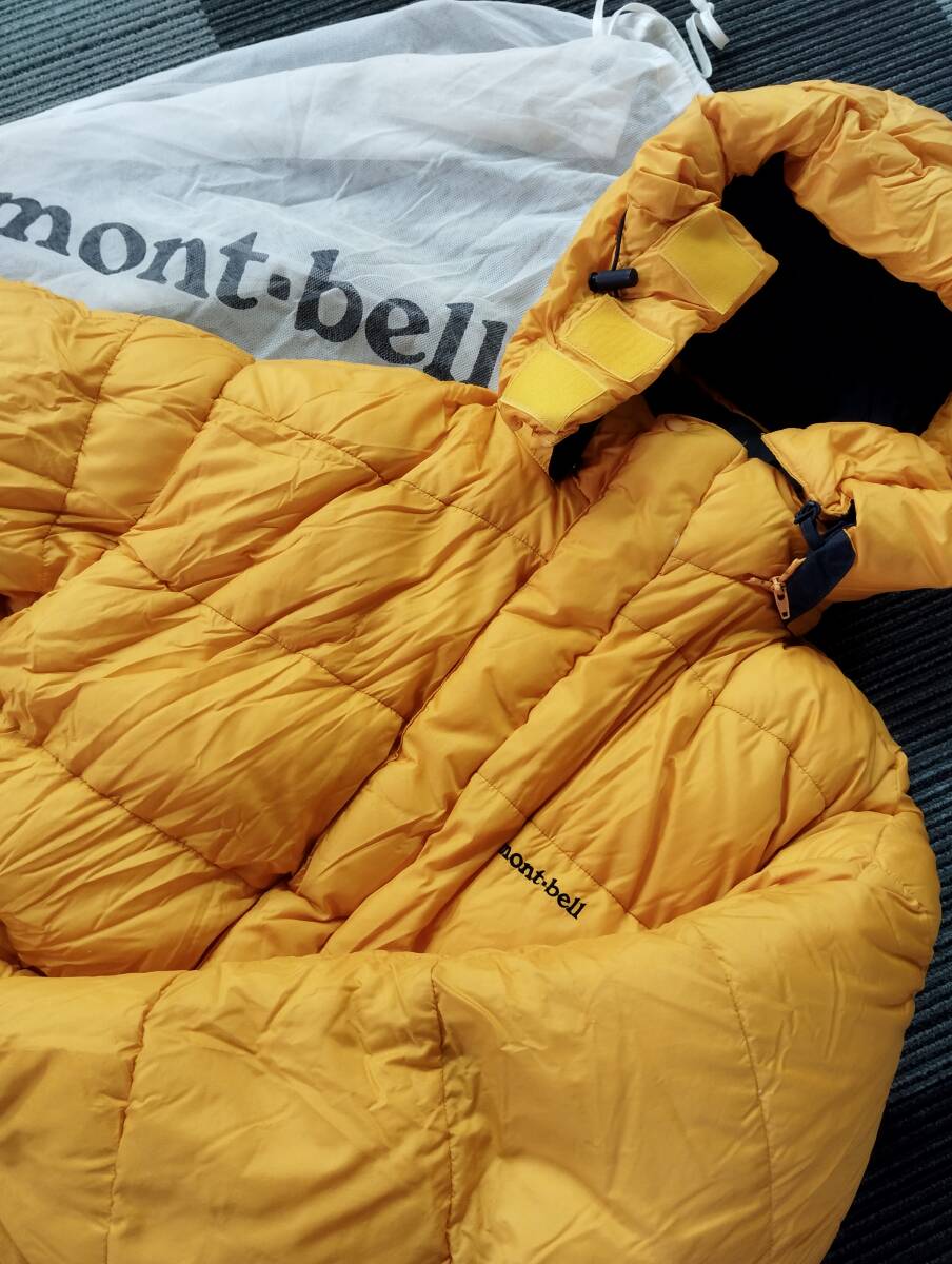 ★美品★モンベル ダウンジャケット Lサイズ イエロー 収納袋付き アウトドアウェア 秋冬服 防寒着 フード付 登山 ウィンタースポーツ 拍卖