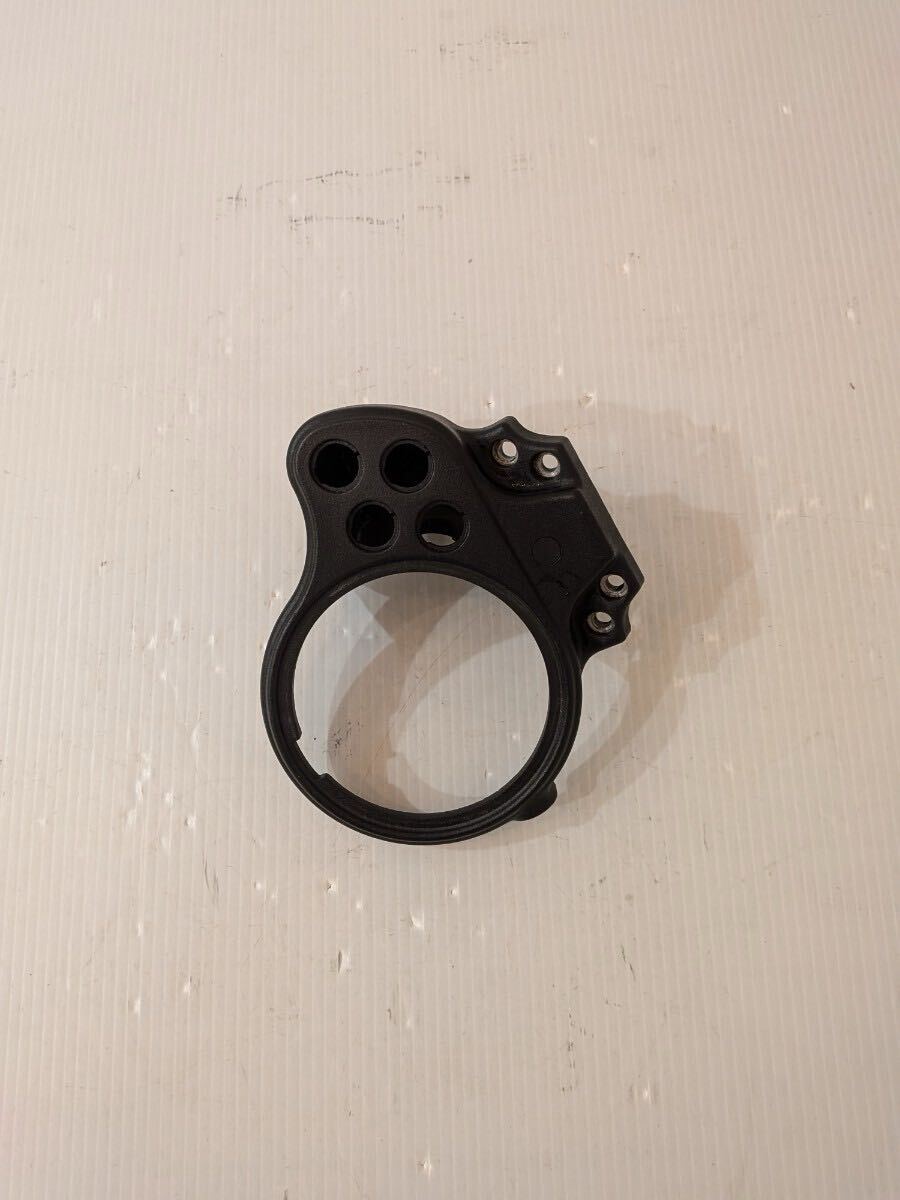 トライアンフ ボンネビルSE 純正('05〜15)メーターステー(シングルメーター用)アルミ製/マット黒 裏側樹脂製カバー付き拍卖