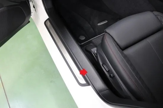 《スカイラインV37》【30%OFF】スカイラインV37 フロントステップパネル傷防止シート(ブラックカーボン)拍卖