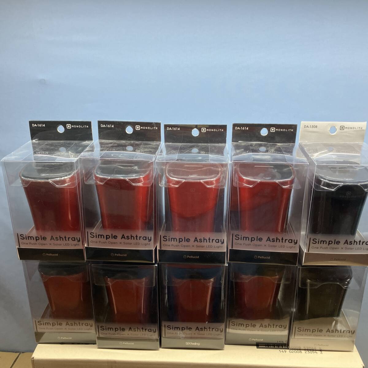 光る車用灰皿 ソーラーアッシュトレイ ペルシード1000円×10個で1万円送料込み。拍卖