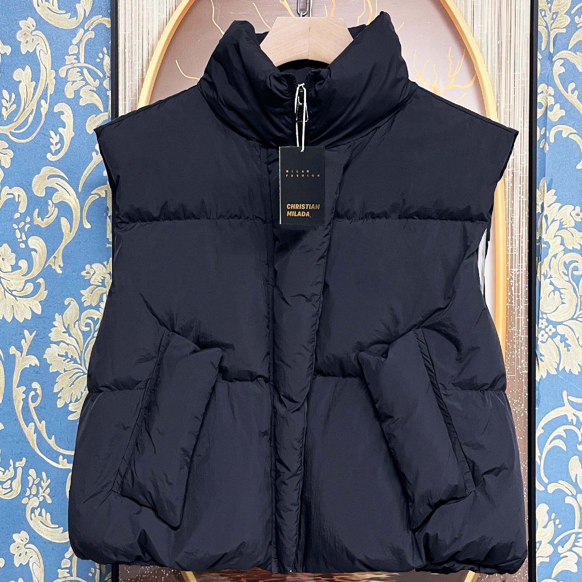定価8万★christian milada・ミラノ発・ダウンベスト★ダックダウン90% 暖かい 柔らか ショート丈 アウター コート レディース 冬 S/34拍卖