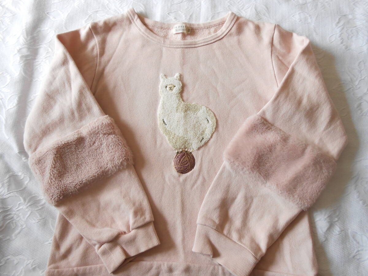 女の子 アルパカの刺繍のトレーナー 淡いピンク色  お袖モコモコ サイズ130拍卖