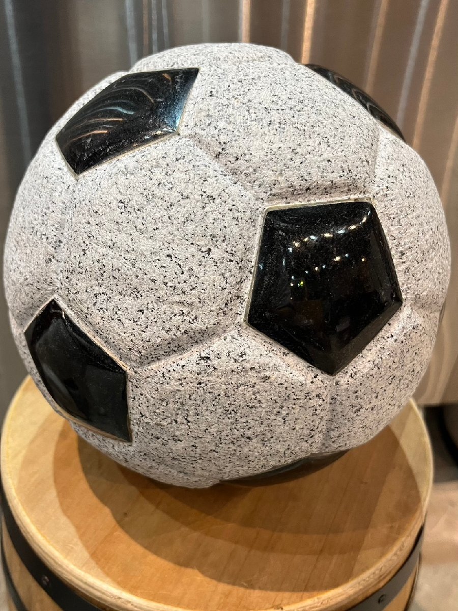 ★装飾用! 石製品! サッカーボール 御影石 グラナイト 置物 オブジェ 装飾品 記念碑 サイズ(約)直径21㎝ 約15kg 西-A拍卖