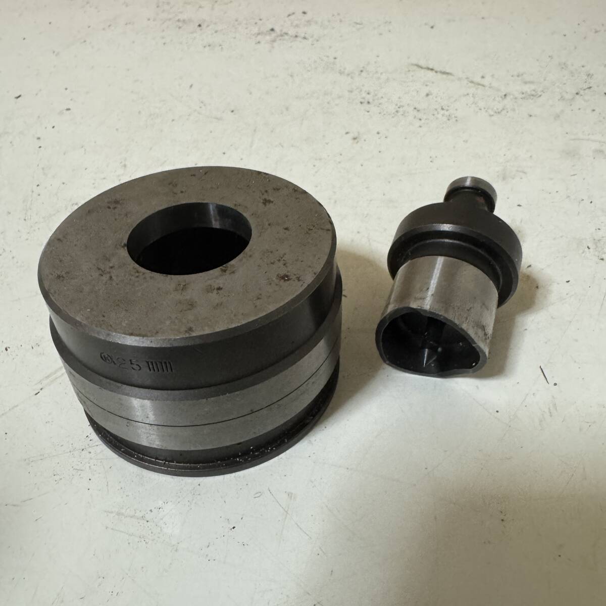 亀倉精機 丸穴 25mm パンチャーダイス拍卖
