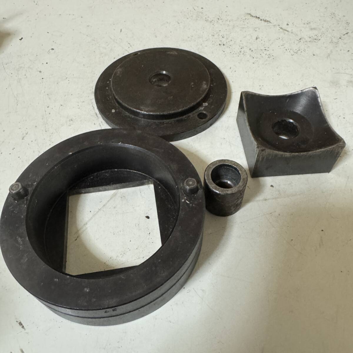 亀倉精機 角穴 45×45 パンチャーダイス拍卖