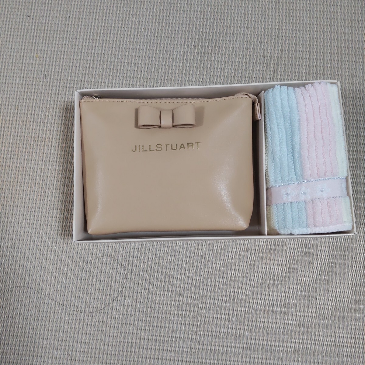 ジルスチュアート ポーチ&タオルハンカチ セット 新品未使用拍卖