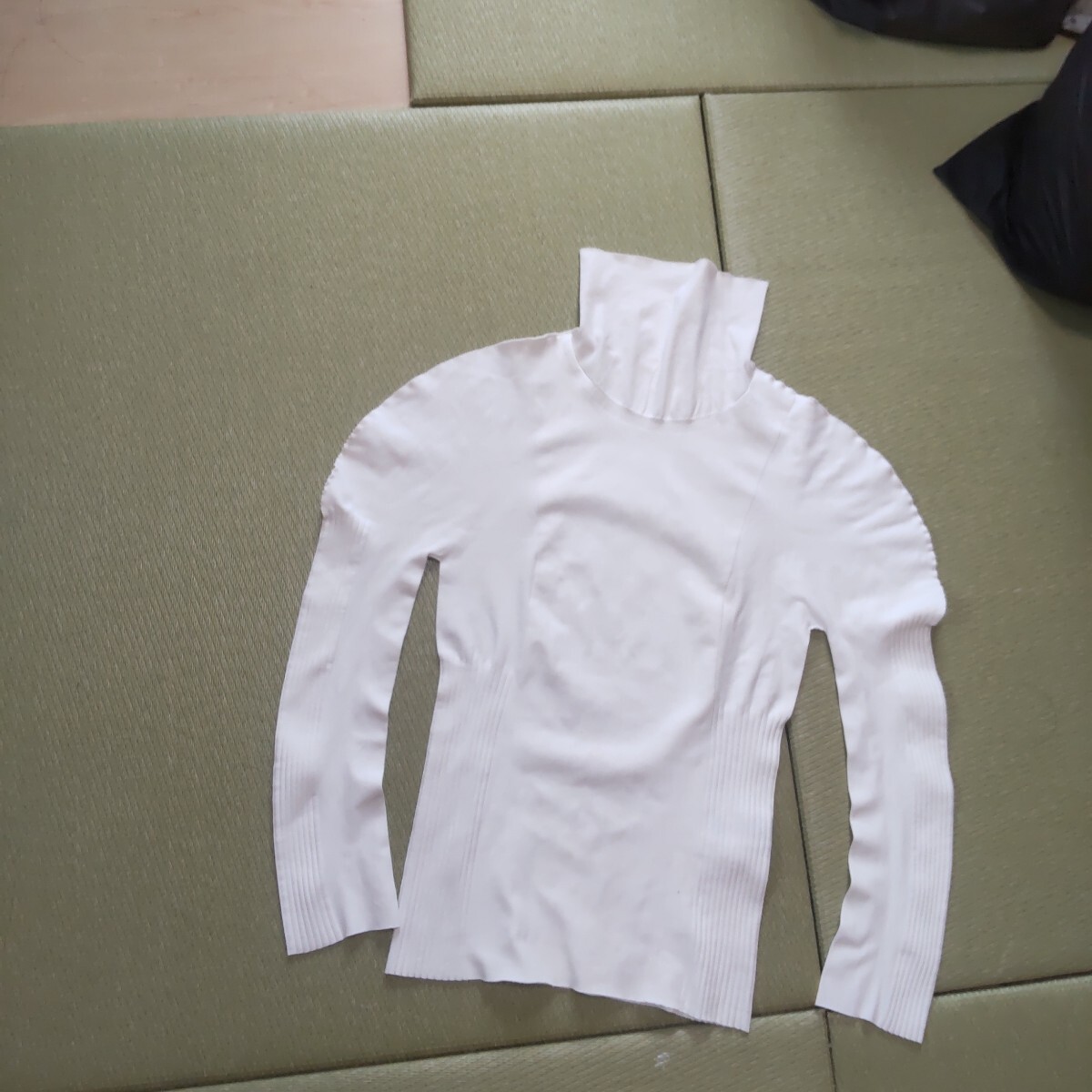 プリーツプリーズ イッセイミヤケ PLEATS PLEASE ISSEY MIYAKE 白 タートルネックトップス 長袖 2 日本製 中古拍卖