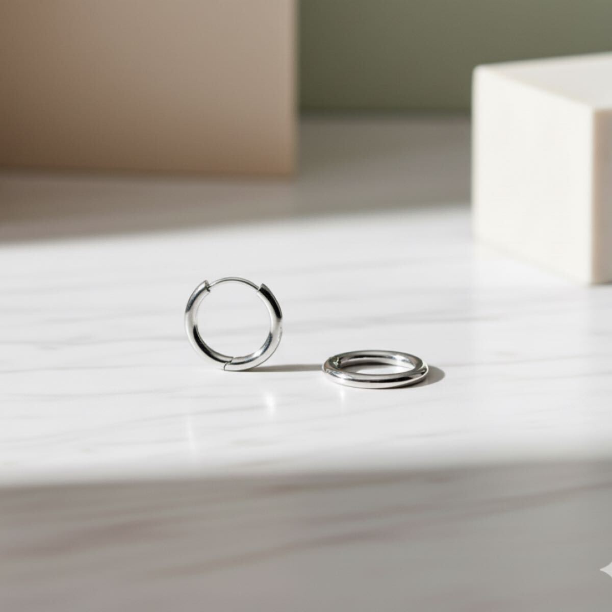 【8mm】シルバーフープピアス 男女兼用 上品 小ぶり ペア リング シルバー 指輪拍卖