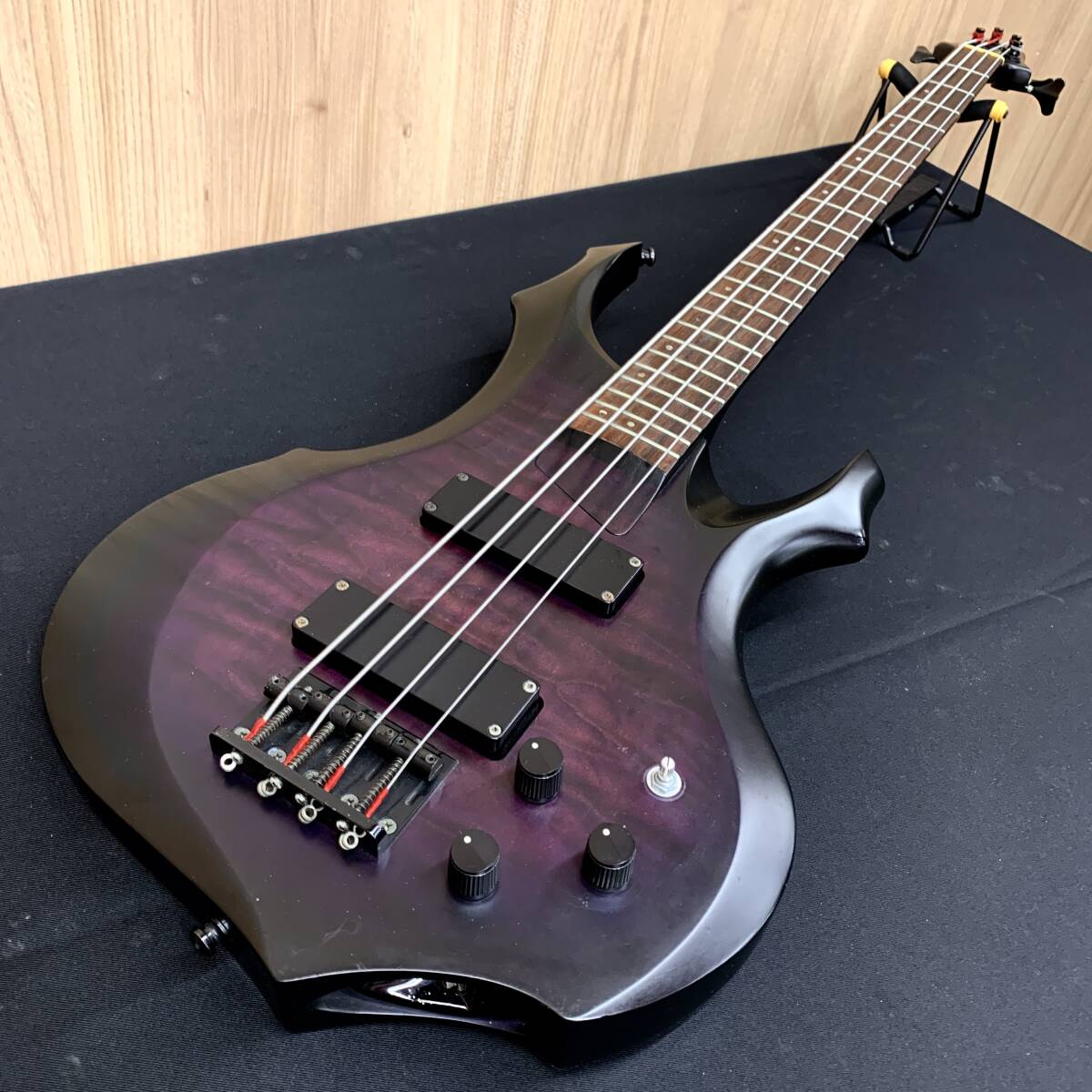 【Y14】 Edwards フォレストタイプ エレキベース 要修理 変形ベース 4618-191拍卖