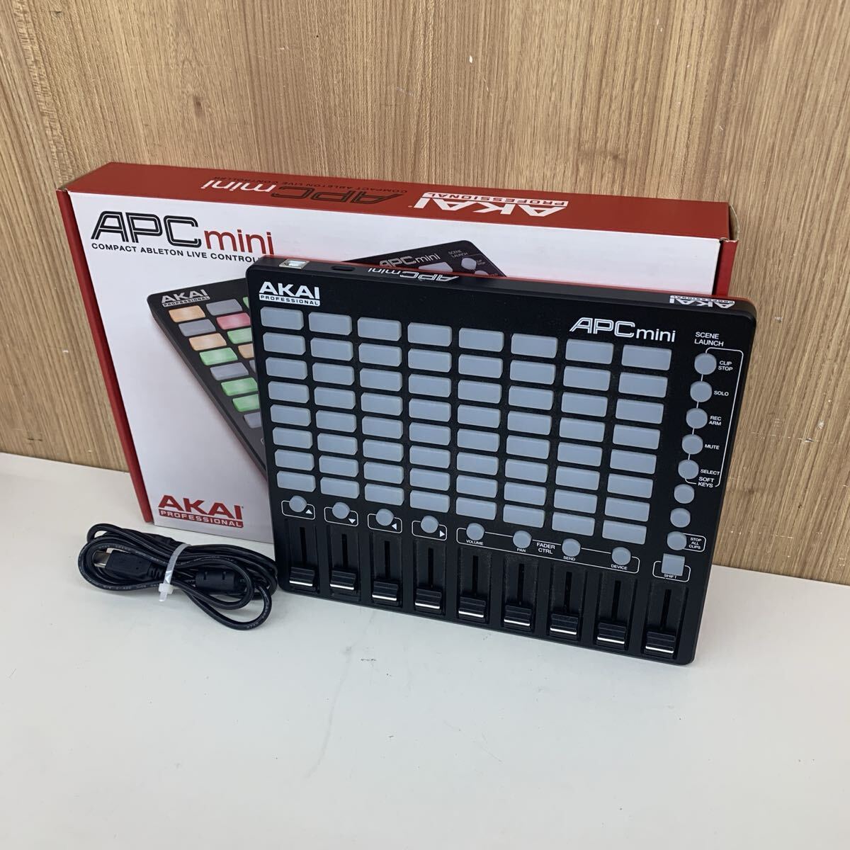 【B-2】 Akai APC Mini MIDIコントローラー 通電確認済み アカイ 2412-53拍卖
