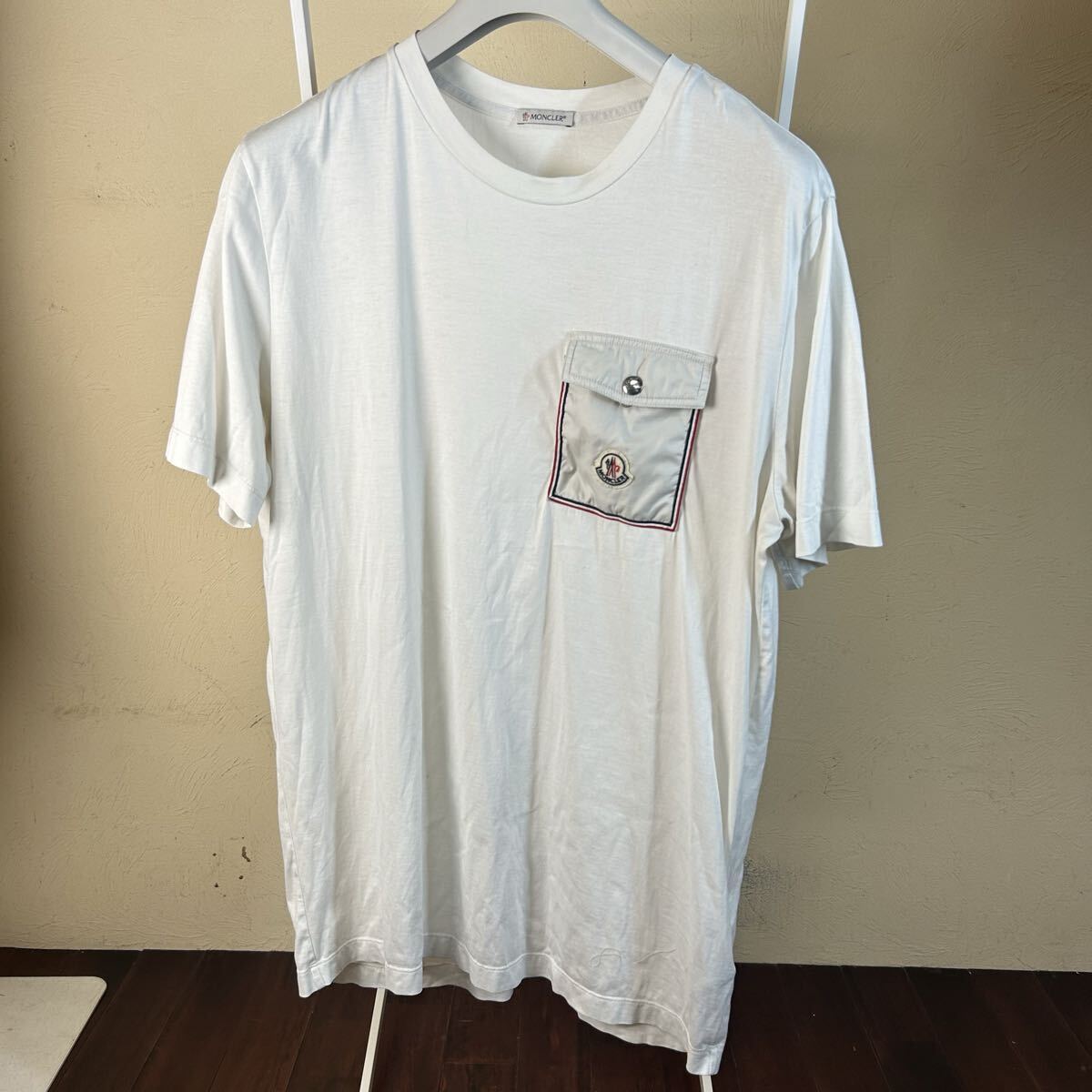 【最安値】 MONCLER モンクレール胸ポケット半袖Tシャツ白L拍卖