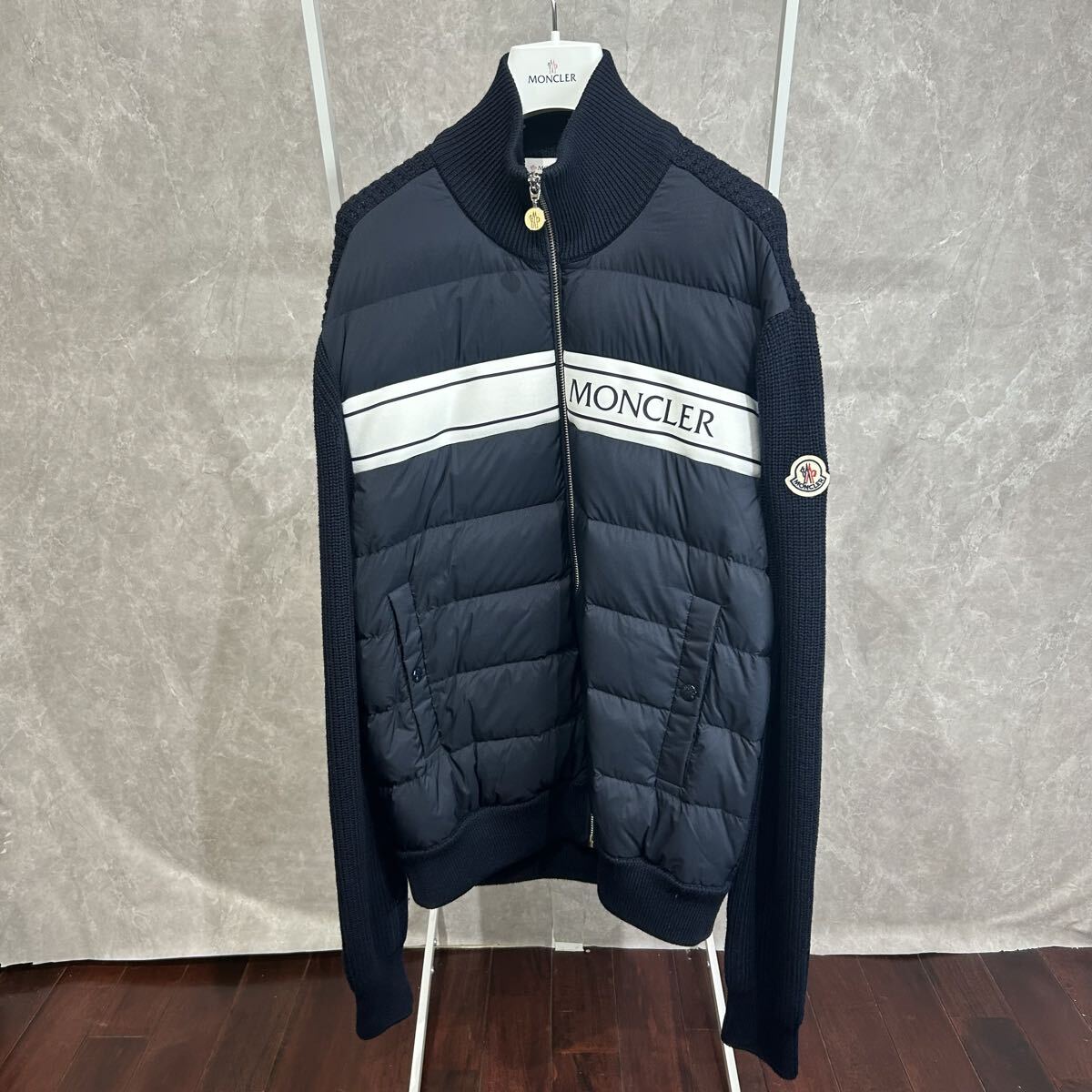 【23年モデル】【極美品】 MONCLER モンクレールダウンジャケットジップカーディガンニットジャケット黒紺系L拍卖