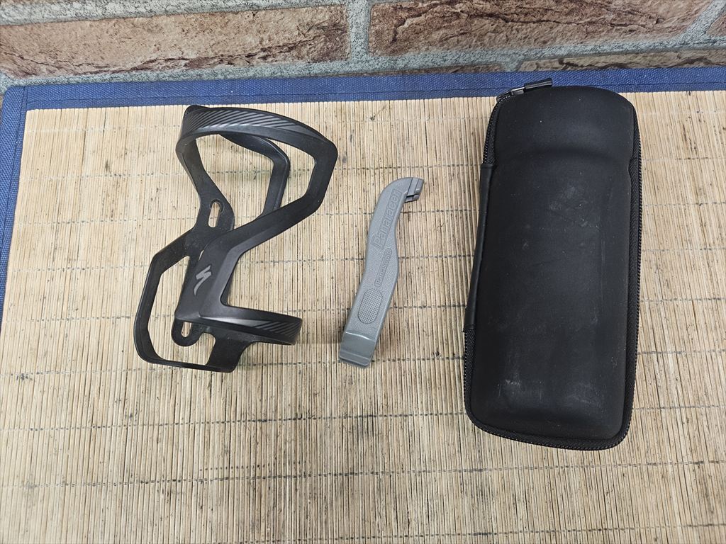 ■ 【 発送限定 】 500円スタート!! ■ SPECIALIZED ボトルケージ + タイヤレバー + ツールボトル(メーカ不明) 送料600円!! 同梱発送承中!拍卖