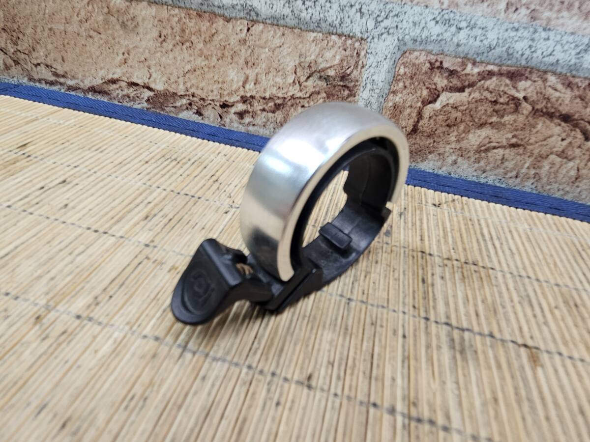 ■ 【 発送限定 】 500円スタート!! ■ Knog Oi 31.8mm ノグ ベル 止めネジ無し ロード 送料430円!! 同梱発送承中!!拍卖