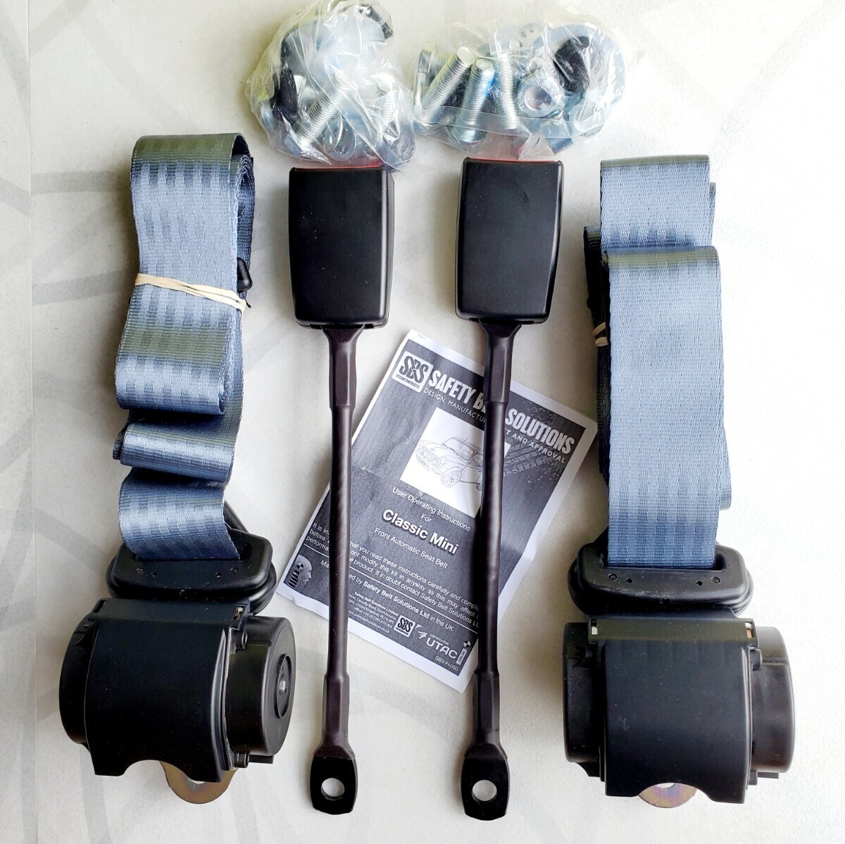 ローバーミニ クラシックミニ フロント用 シートベルト セット 一台分 グレー色 3点巻き上げ式 取り付け部品付き 新品拍卖