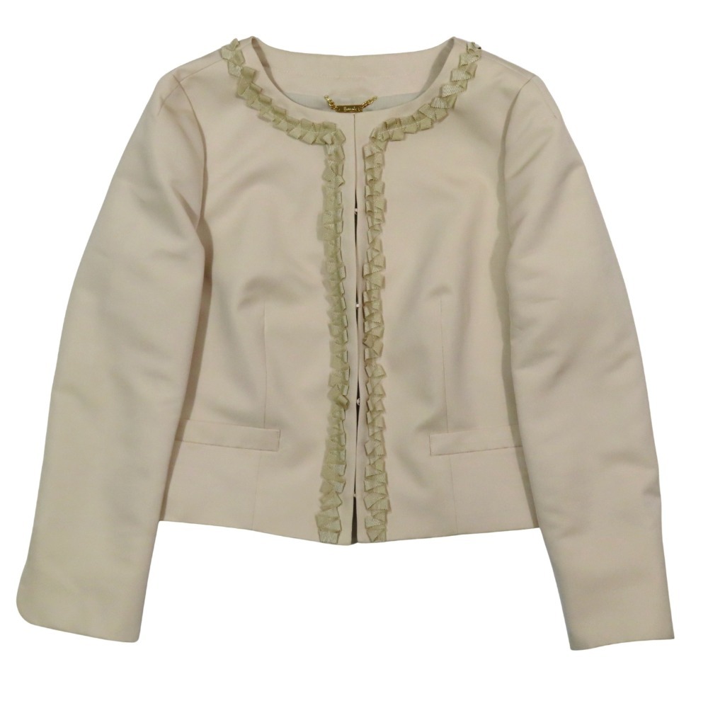 美品 Harrods ハロッズ ノーカラー ジャケット セレモニー アウター 刻印 金具 フリル 2 ベージュ拍卖